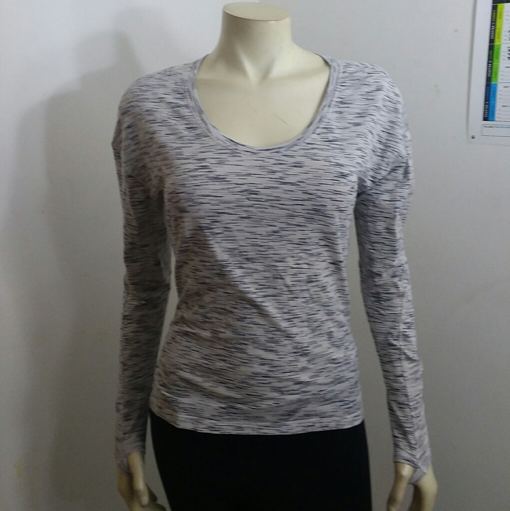 Lululemon gray workout tank size 4... in excellen